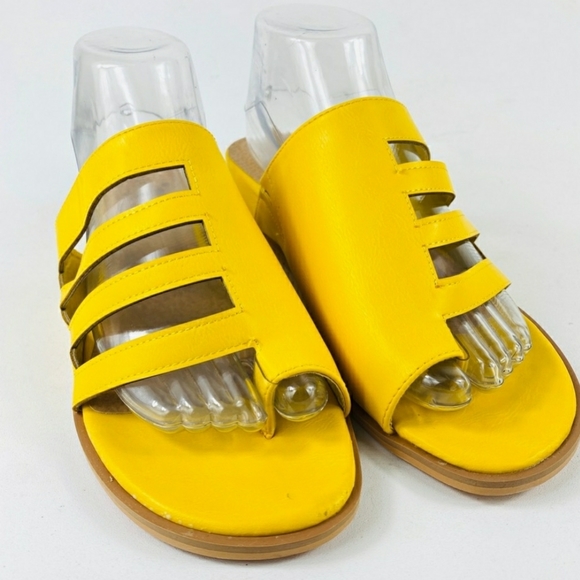 Charming Lady Yellow Sandals w/ Box - Picture 1 of 3